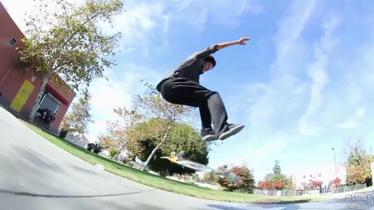 滑板 动作 教学 Switch Frontside 360 Heelflip Chris Topherchann