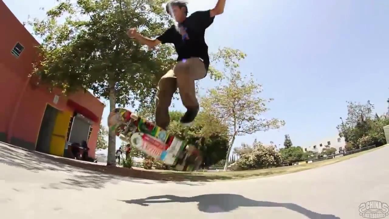 滑板 动作 教学 Switch Frontside 360 Heelflip Chris Topherchann