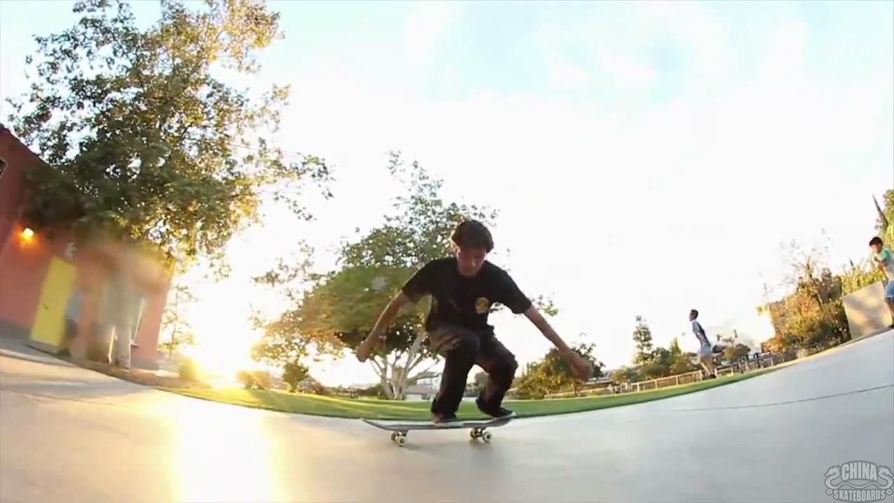 滑板 动作 教学 GAZELLE INWARD HEELFLIP Chris Topherchann