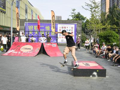 滑滑看—沈阳市铁西区星摩尔广场滑板公园