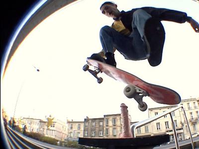 首发！Rave Skateboards最新影片：「153 Rue Du Palais Gallien」