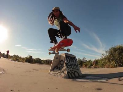 女滑手Fabiana Delfino与Santa Cruz Skateboards队伍的第一次旅行